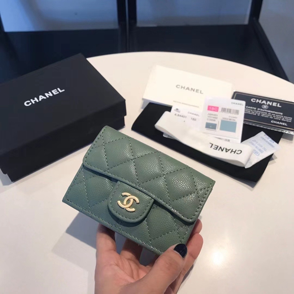 シャネル財布背面デザイン